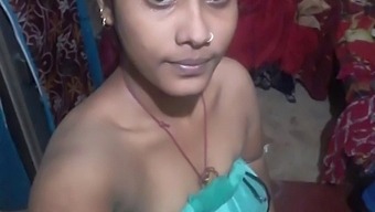 Desi Village Beauty Shows Off Her Big Boobs In Selfie