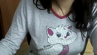 Charming Turkish Cam Girl'S Solo Performance