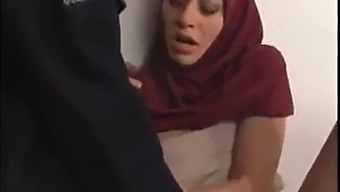 Arab Mom'S Hot Mature Encounter On Xvideos.Com.