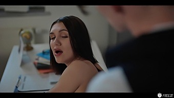 A College Boy Seduces His Attractive Professor And Ejaculates On Her Frozen Body In This Time-Freeze Porn