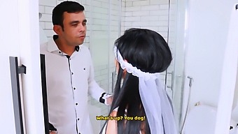 ترك العريس وحده بينما كان أفضل رجل يمارس الجنس مع العروس في الحمام قبل حفل الزفاف ..
