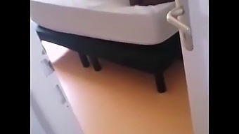 دخلت بطريق الخطأ على زوجتي وهي تخون مع أخي الأكبر!