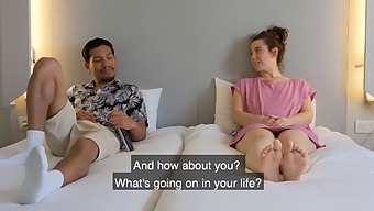 Pertemuan Kamar Hotel Antarrasial Antara Threesome Saudara Tiri